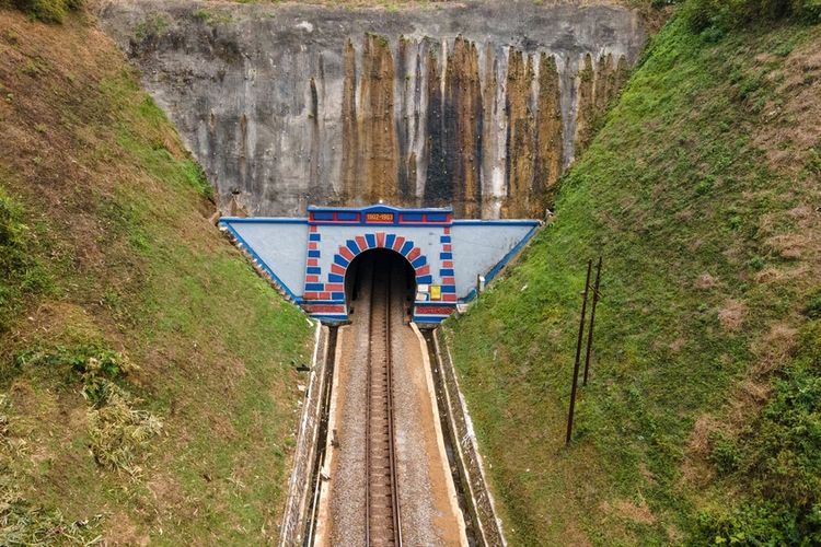 Sejarah Terowongan Kereta Api Terpanjang di Indonesia